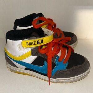 Nike 6.0 Mogan Youth Skate Shoes